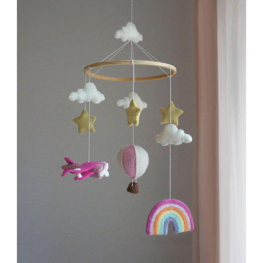 Móvil de Aviones, Globos Aerostáticos y Cometas en Tonos Rosados – Gamcha