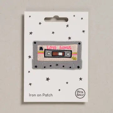 Petra Boase – Parche Termoadhesivo “Cassette Love Songs”