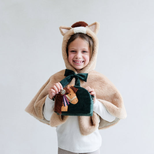 Capa Caballo Marrón con Lazo Verde | Mimi & Lula