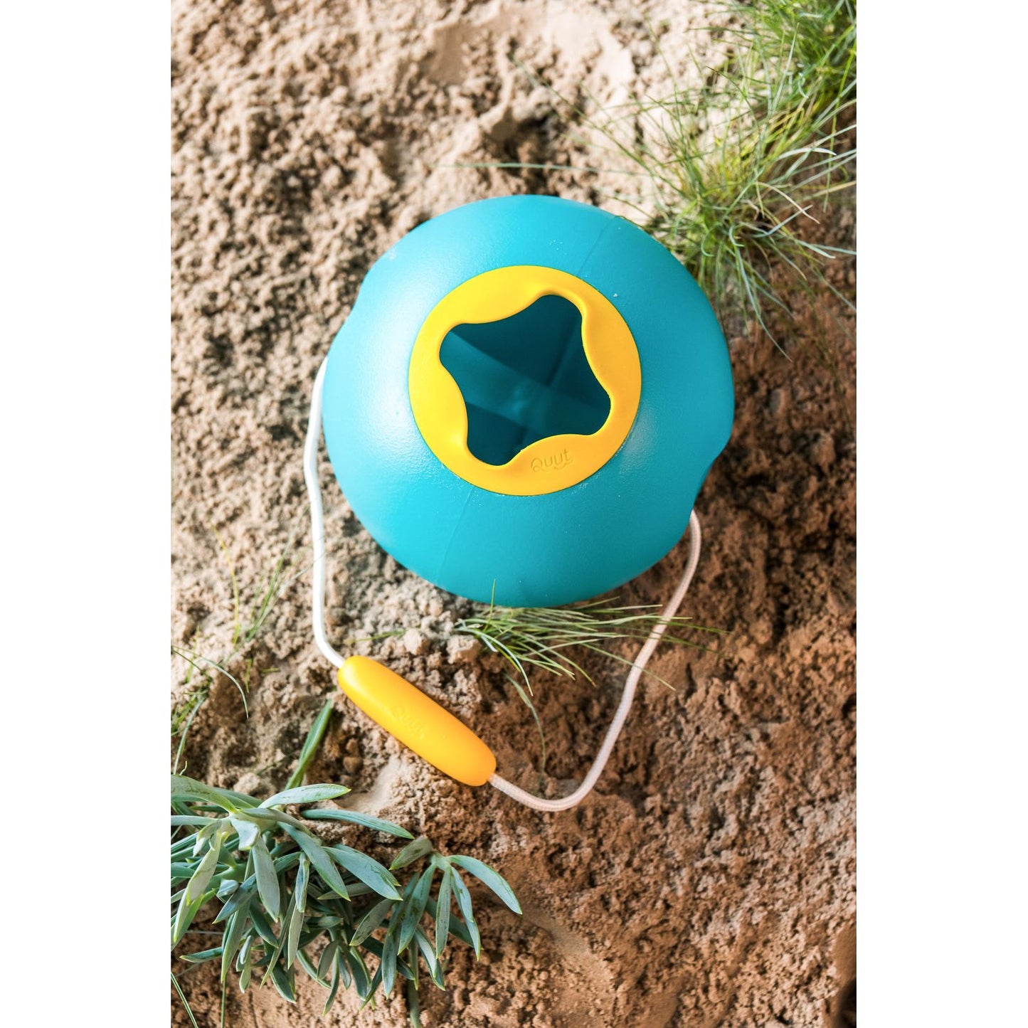 Quut Ballo – No Spill Bucket “Lagoon”