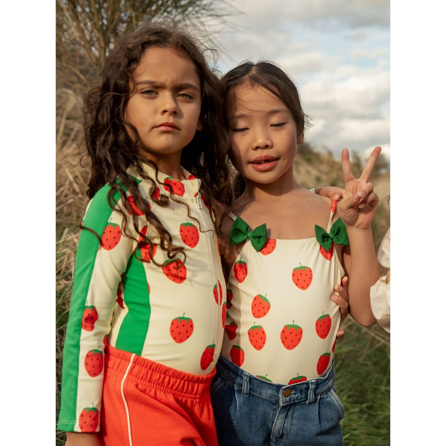 Traje de baño UV de fresas (manga larga) | Reciclado - Mini Rodini