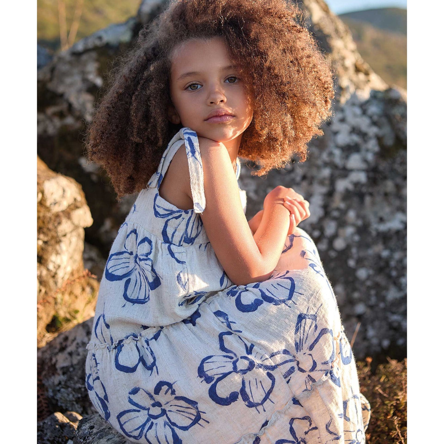 Vestido de Lino y Algodón con Estampado de Flores Azul – Niña | Play Up