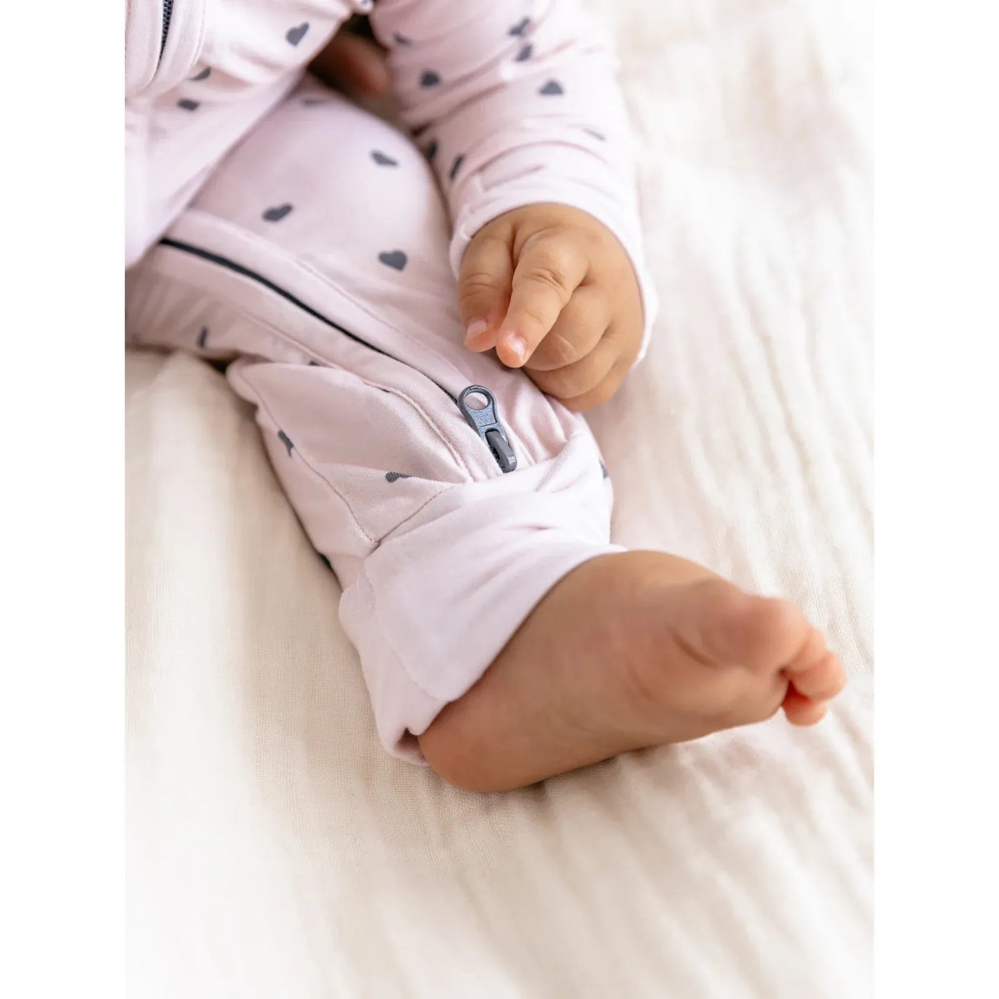 Pijama Zippy Romper de Bambú – Little Hearts | Lilulila