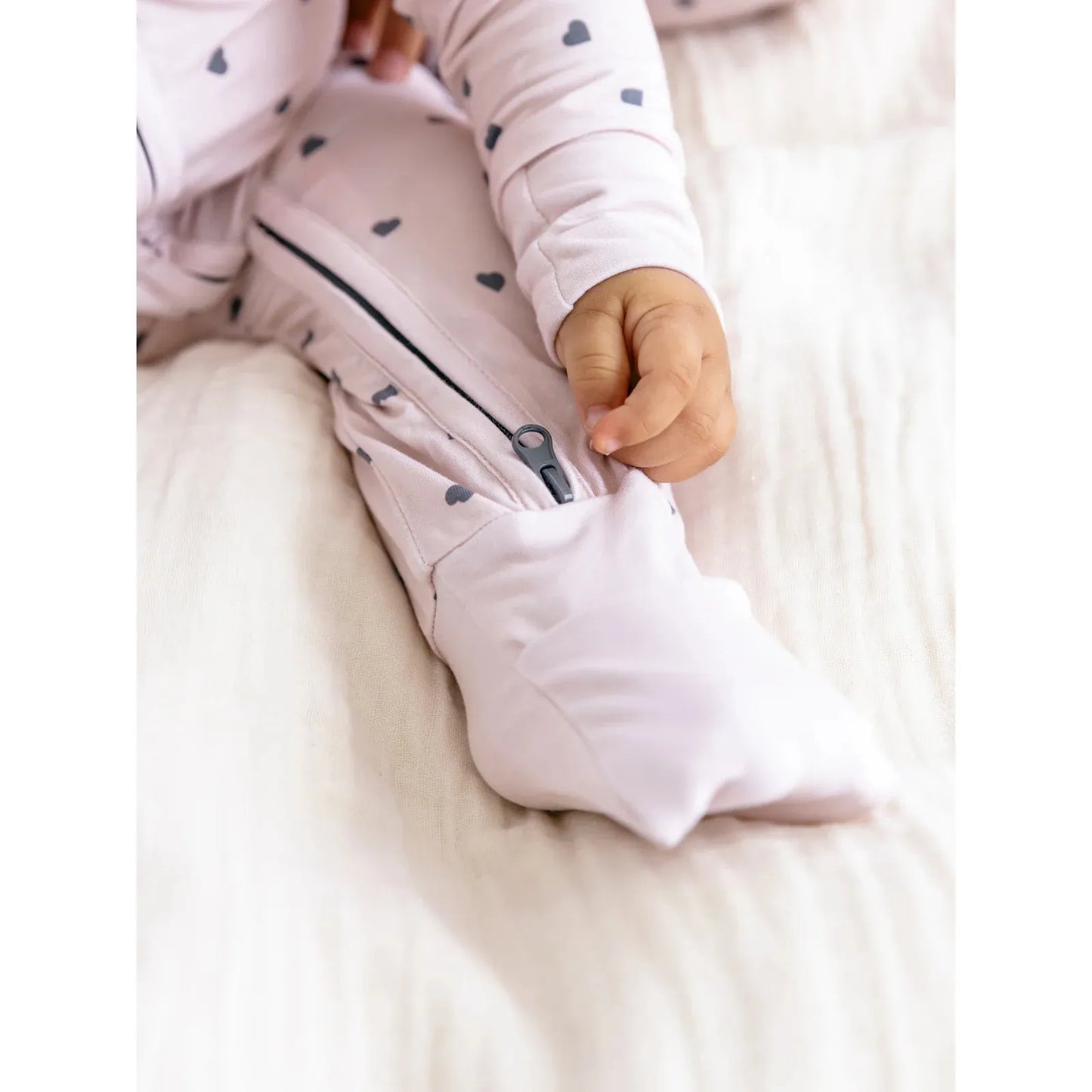 Pijama Zippy Romper de Bambú – Little Hearts | Lilulila