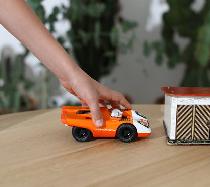 Coche Egon Zemonsta – Playforever