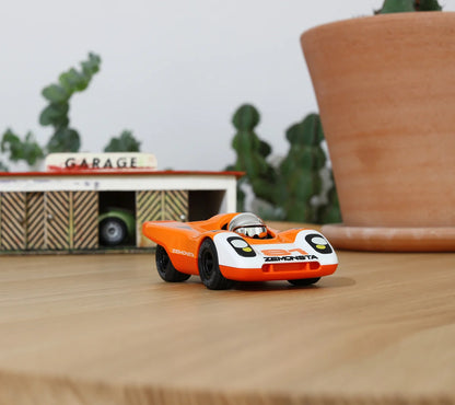 Coche Egon Zemonsta – Playforever