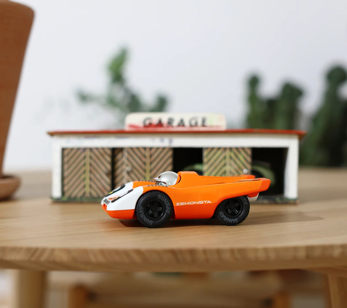 Coche Egon Zemonsta – Playforever