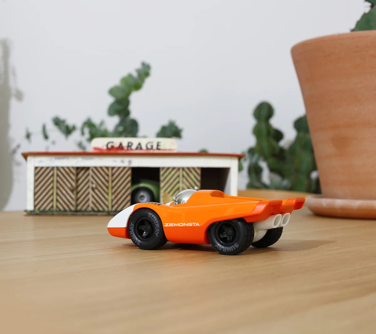 Coche Egon Zemonsta – Playforever