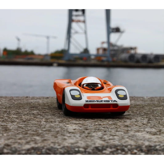 Coche Egon Zemonsta – Playforever