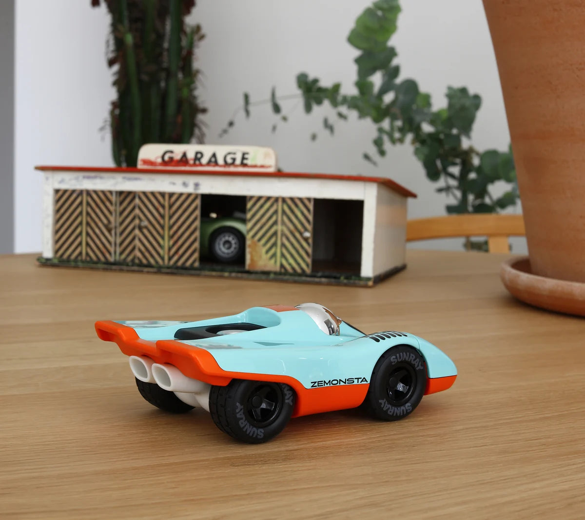 Coche Klaus Zemonsta – Playforever
