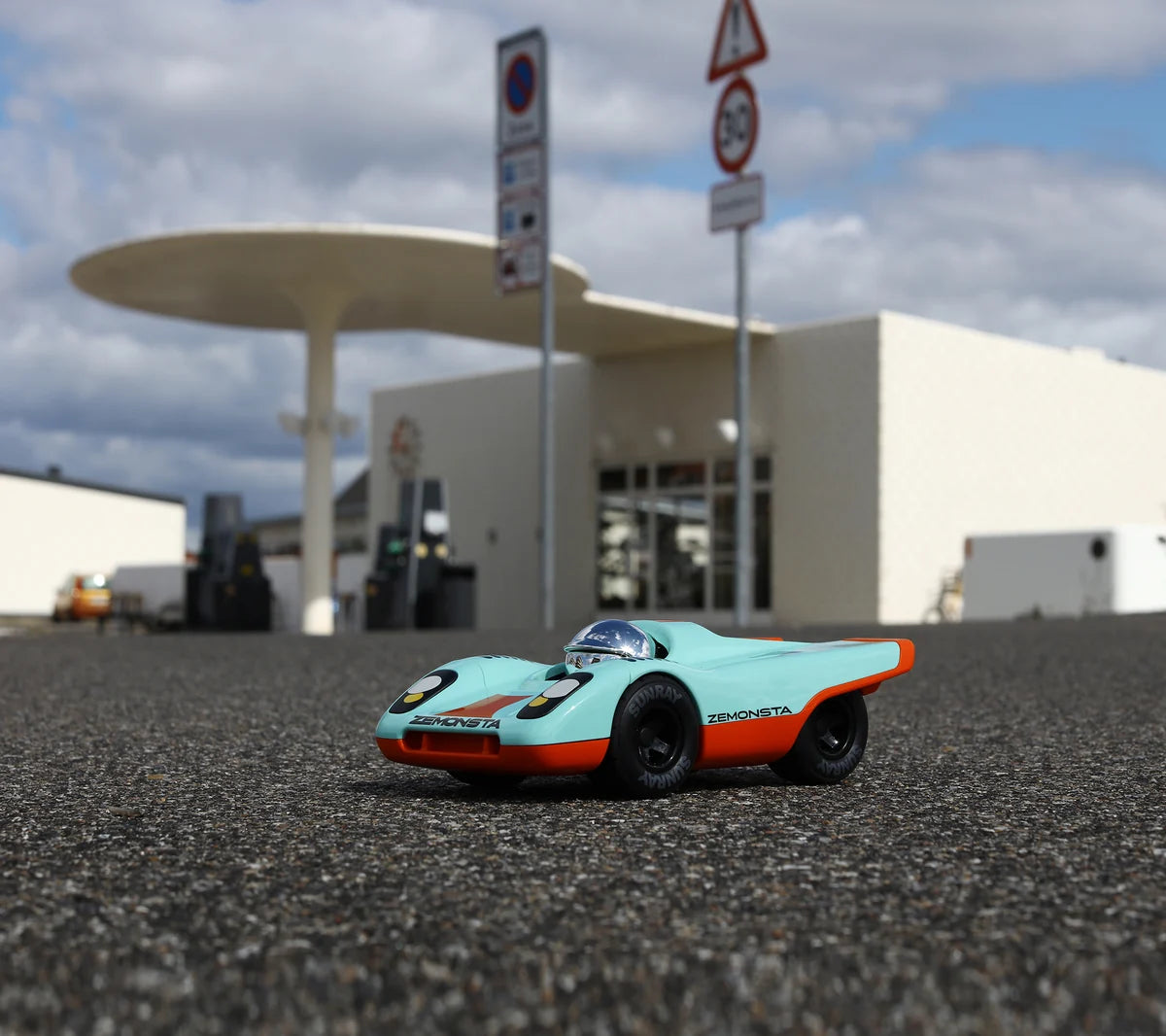 Coche Klaus Zemonsta – Playforever