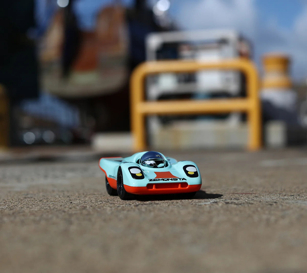 Coche Klaus Zemonsta – Playforever