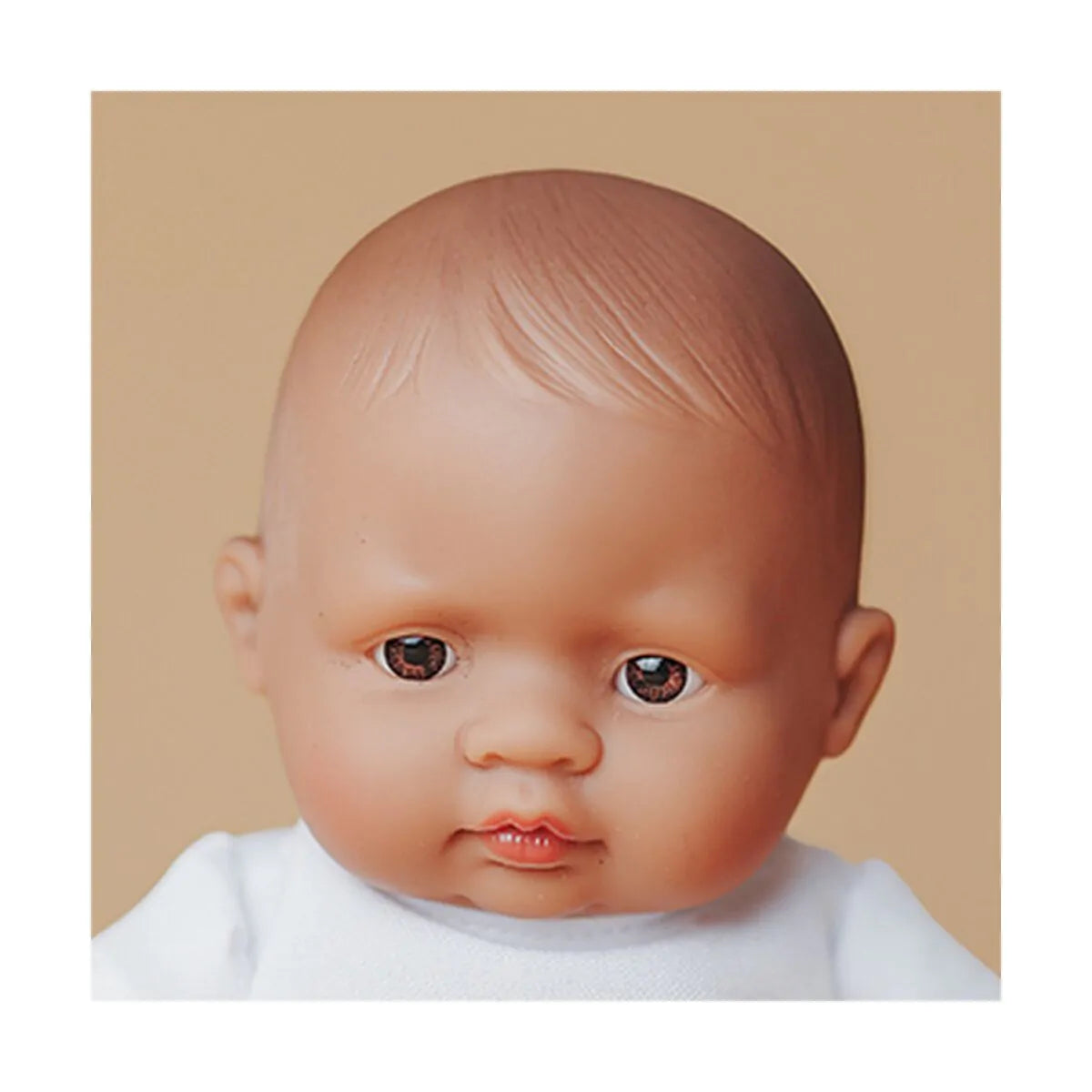 Miniland “My Friends & Me” – Muñeco Bebé Latino 21 cm