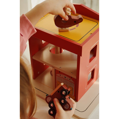 Garaje de Madera con Coches – Konges Sløjd