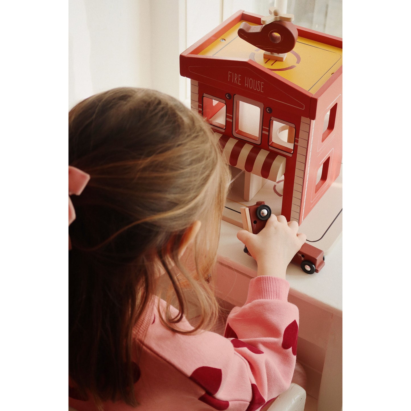 Garaje de Madera con Coches – Konges Sløjd