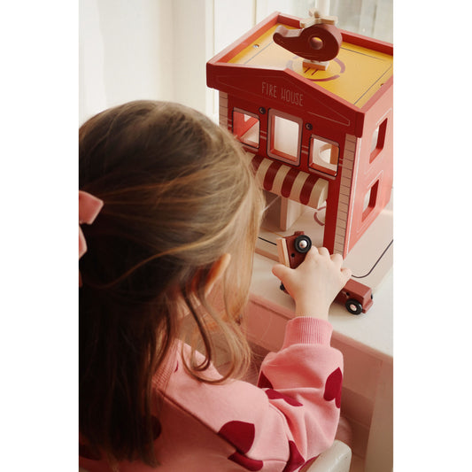 Garaje de Madera con Coches – Konges Sløjd