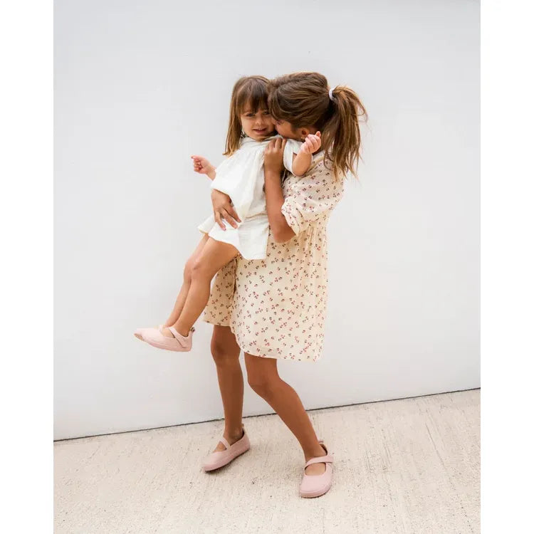 Sienna – Dancer JR barefoot | Muris