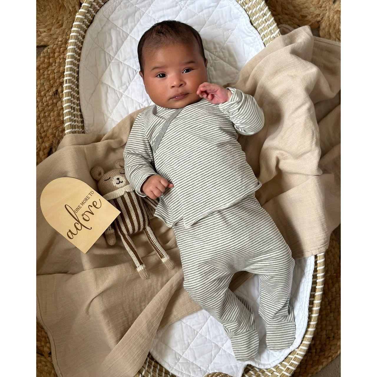 North Baby – Conjunto “Cinza Stripes” (Camiseta Cruzada + Polaina)