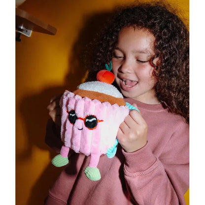 Peluche “Cherry Cake” – Hello Hossy