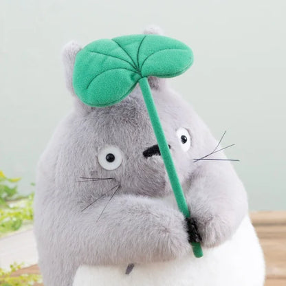 Peluche Totoro Gris con Hoja (Dodonko) – Studio Ghibli